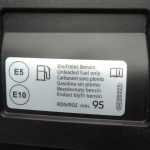 Seat Cupra Leon KL8 degvielas uzpildes pārsega eņģes Mythos Black Met Y9T 5FE809905GY9T 5FE809905GY9T