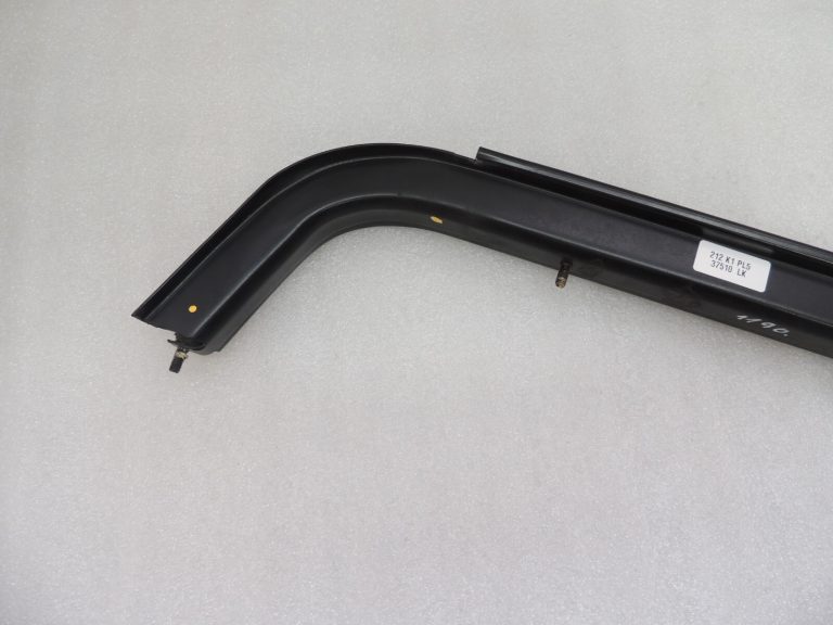Oriģinālā Chrysler Grand Voyager V bīdāmo durvju centrālā sliede pa kreisi 4894903AB
