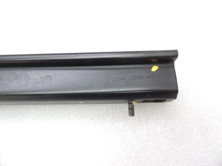 Oriģinālā Chrysler Grand Voyager V bīdāmo durvju centrālā sliede pa kreisi 4894903AB