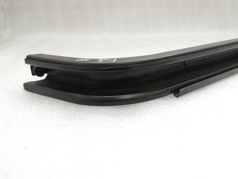 Oriģinālā Chrysler Grand Voyager V bīdāmo durvju centrālā sliede pa kreisi 4894903AB