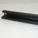 Oriģinālā Chrysler Grand Voyager V bīdāmo durvju centrālā sliede pa labi 4894902AB