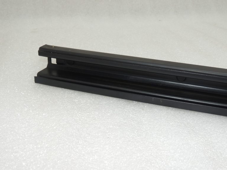 Oriģinālā Chrysler Grand Voyager V bīdāmo durvju centrālā sliede pa labi 4894902AB