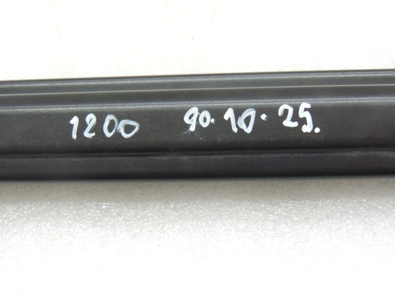 Oriģinālā Chrysler Grand Voyager V bīdāmo durvju centrālā sliede pa labi 4894902AB