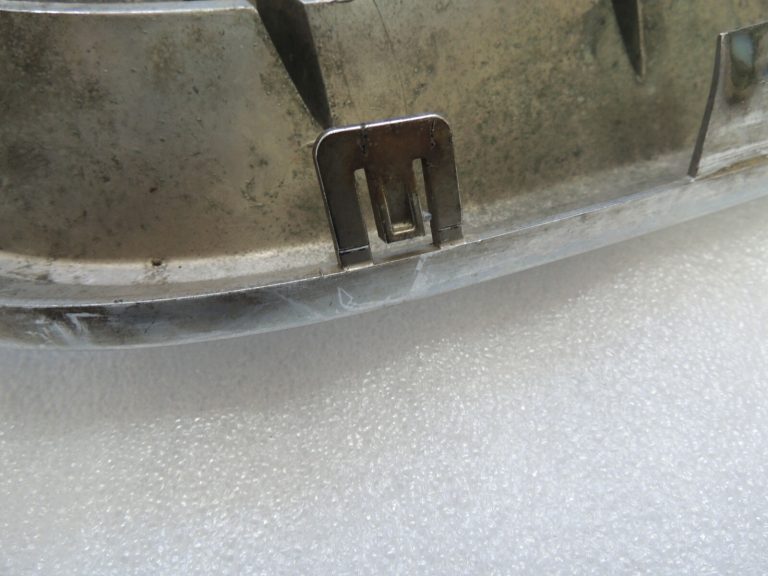 Oriģinālais Chrysler Grand Voyager V radiatora režģis 5113228AA DEFECTIVE