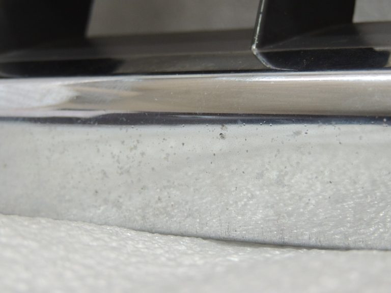 Oriģinālais Chrysler Grand Voyager V radiatora režģis 5113228AA DEFECTIVE