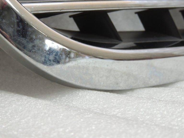 Oriģinālais Chrysler Grand Voyager V radiatora režģis 5113228AA DEFECTIVE