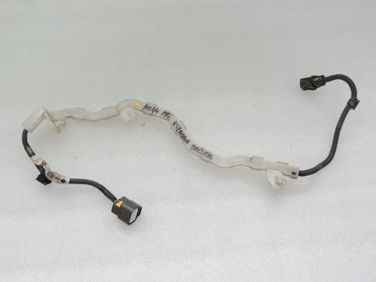 Mitsubishi Outlander III Priekšējā līmeņošanas sensora vadu instalācija 8303A048