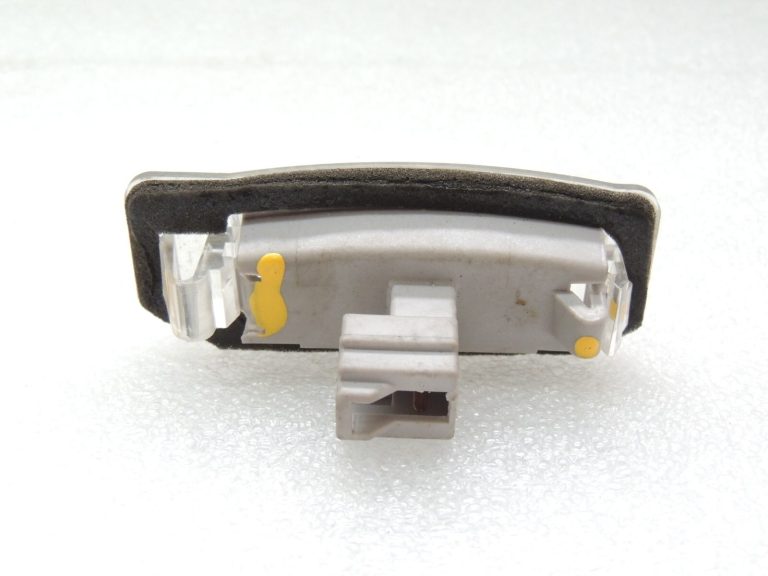 Mitsubishi Outlander III numura apgaismojums 8341A009 Numura apgaismojums