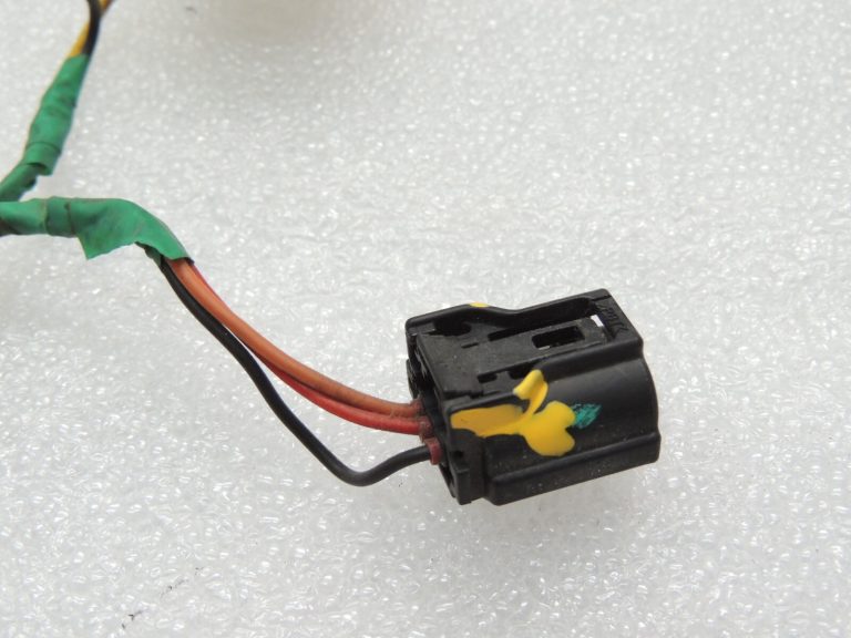 Mitsubishi Outlander III aizmugurējo lukturu spuldzes turētāja elektroinstalācijas instalācija 8330A885