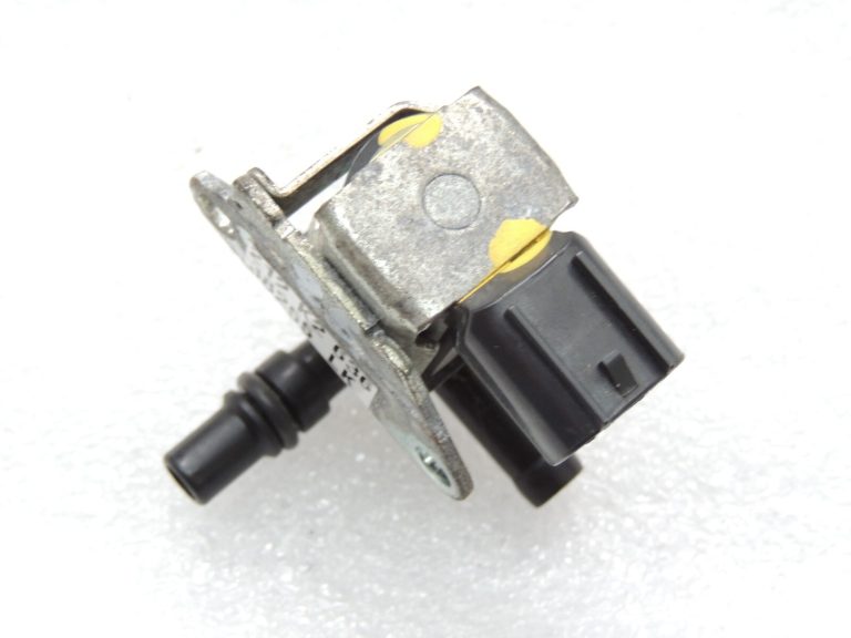 Oriģinālais Mitsubishi Outlander III 2.0PHEV EGR solenoīda vārsts 8657A049