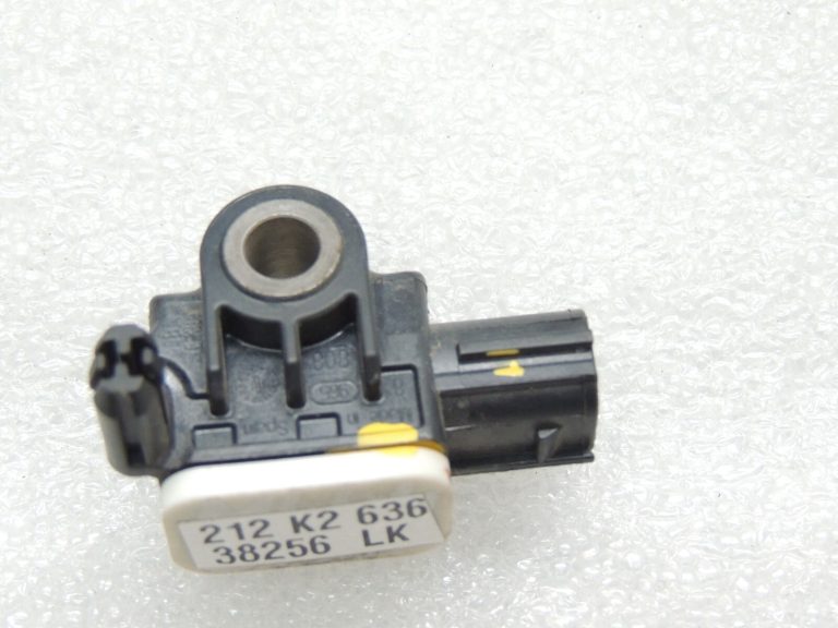 Mitsubishi Outlander III sānu gaisa spilvena sensora trieciena sensors 8651A166