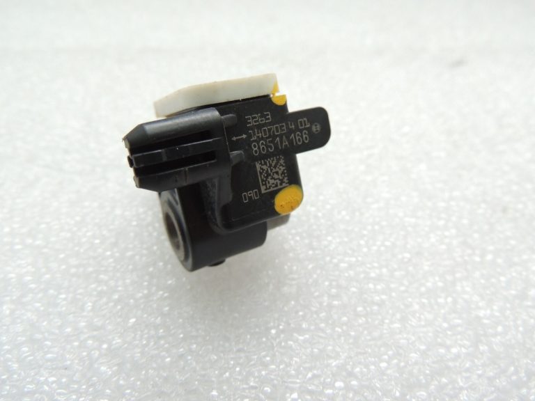 Mitsubishi Outlander III sānu gaisa spilvena sensora trieciena sensors 8651A166