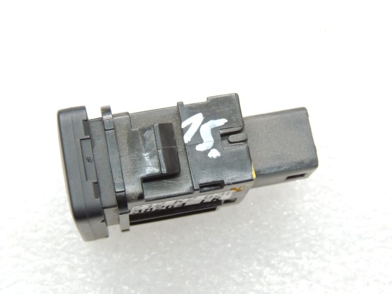 Mitsubishi Outlander III slēdzis FCM COLLISION MITIGATION Swtich 8610A088