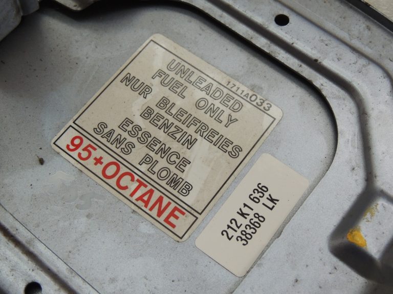 Mitsubishi Outlander III degvielas uzpildes vāka eņģe degvielas aizbīdnis 5940A226 U21A