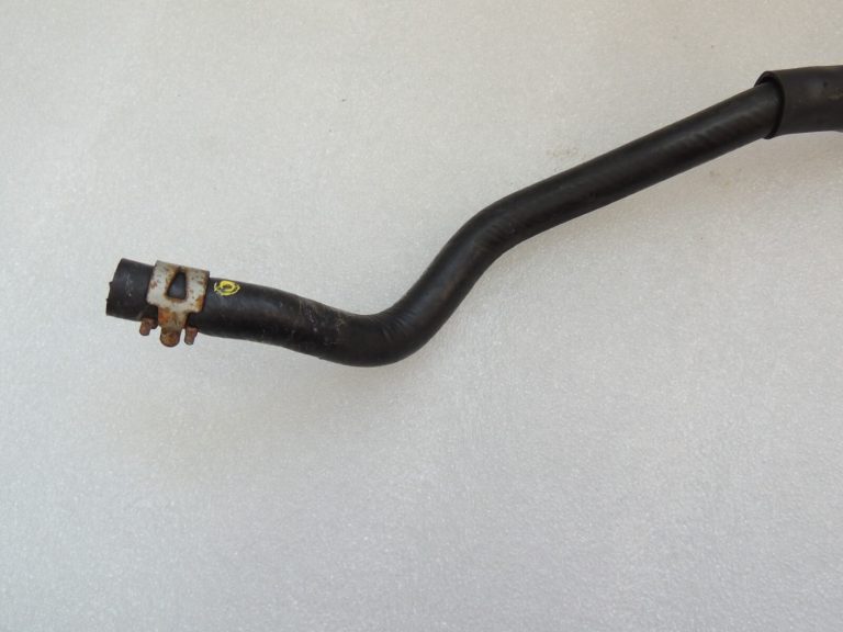 Mitsubishi Outlander III 2.0 PHEV automātiskās transmisijas eļļas dzesētāja eļļas caurule 1370A676