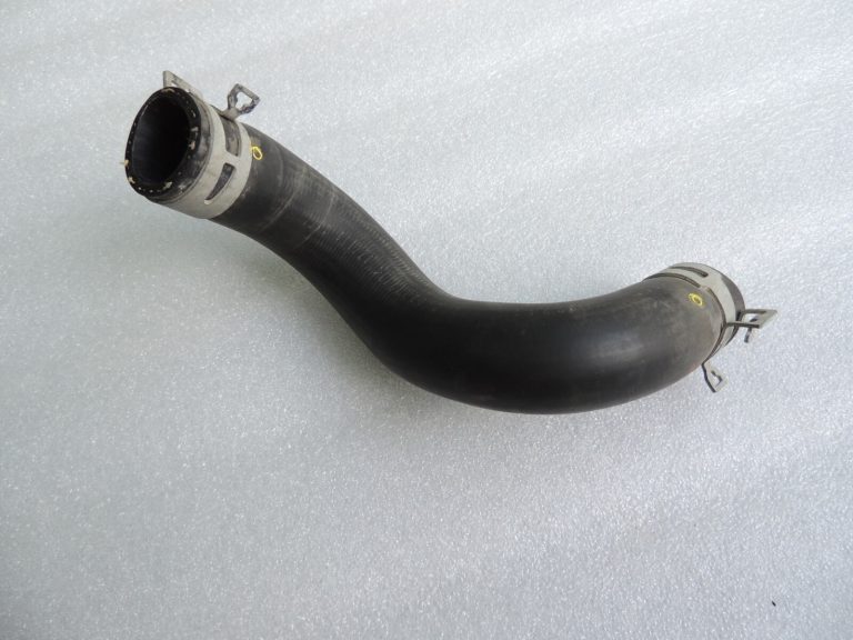 Toyota Yaris IV XP210 1.5 HEV 68kW Ūdens caurules šļūtene 16572K0050 16572-K0050 16572-K0050