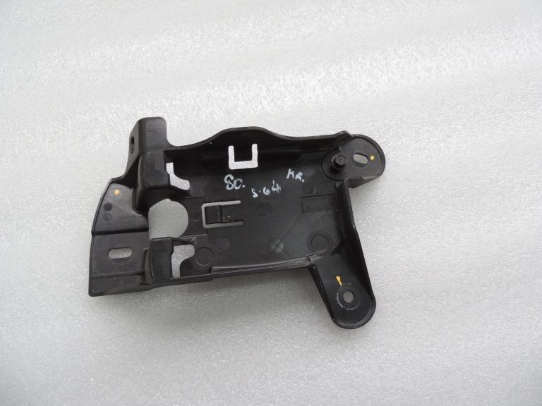 Suzuki Vitara LY IV aklās zonas sensora kronšteins aizmugurējais kreisais 3F501-86R10