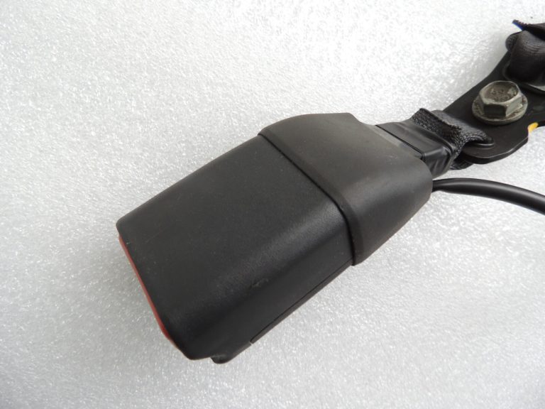 Suzuki Vitara LY IV Aizmugurējā centrālā drošības jostas sprādze 8495054P115PK