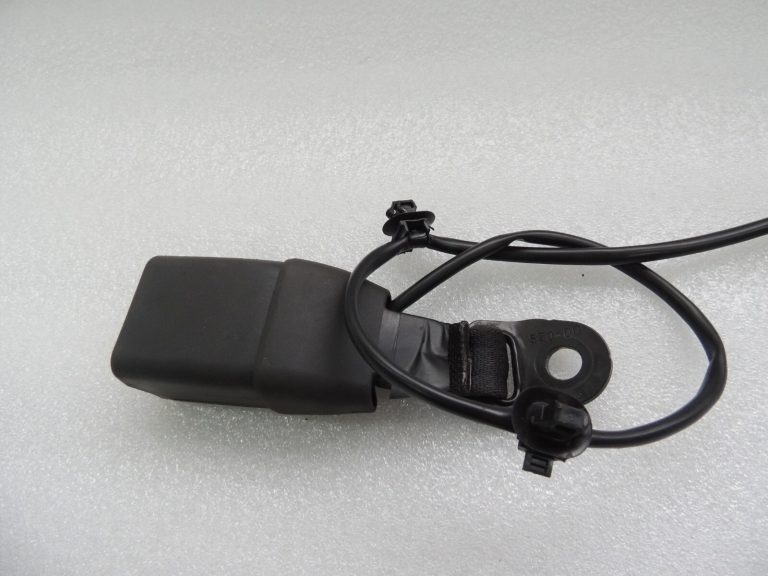Suzuki Vitara LY IV Aizmugurējā centrālā kreisā drošības jostas sprādze 8497054P115PK 84970-54P11-5PK