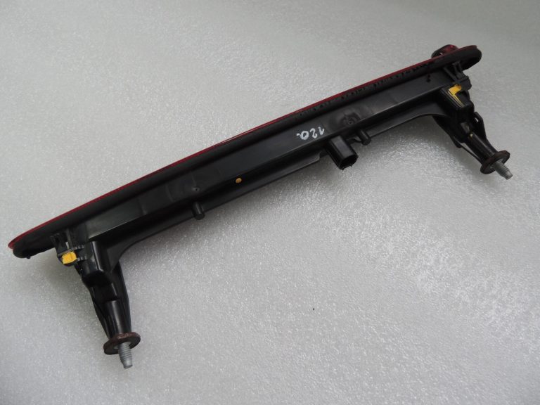 Suzuki Vitara LY IV Aizmugures trešais bremžu lukturis Bremžu lukturis 35810-71LA 35810-71LA1