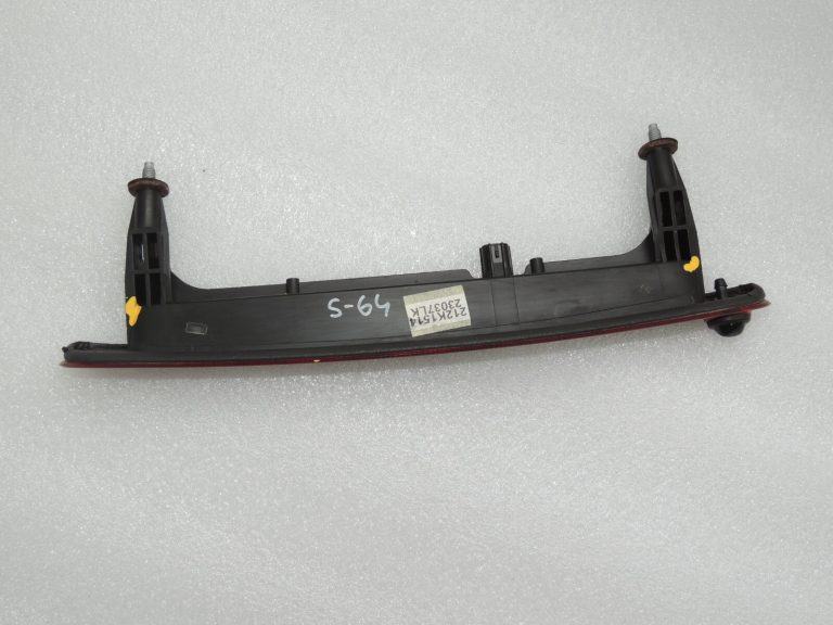 Suzuki Vitara LY IV Aizmugures trešais bremžu lukturis Bremžu lukturis 35810-71LA 35810-71LA1