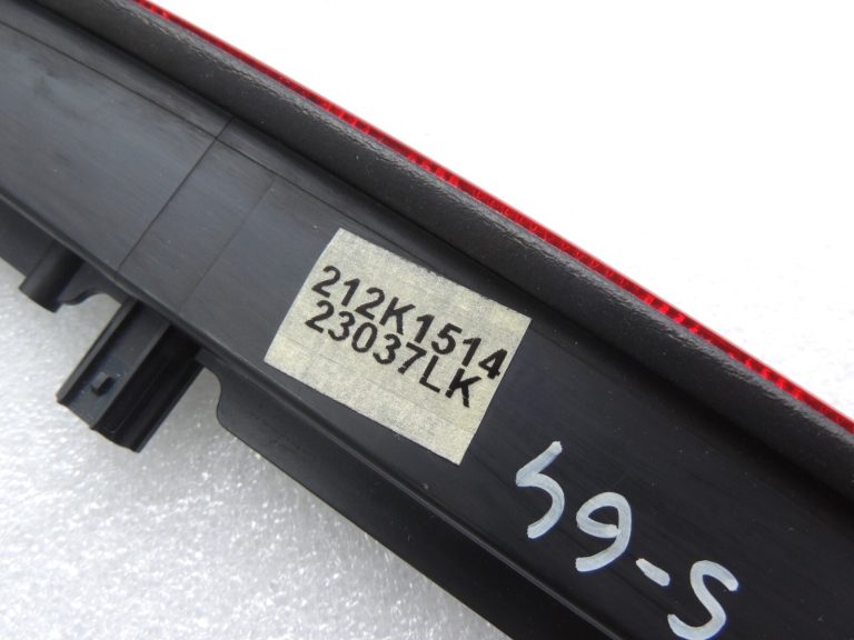 Suzuki Vitara LY IV Aizmugures trešais bremžu lukturis Bremžu lukturis 35810-71LA 35810-71LA1
