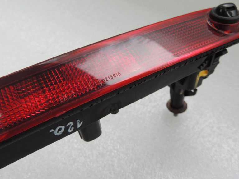 Suzuki Vitara LY IV Aizmugures trešais bremžu lukturis Bremžu lukturis 35810-71LA 35810-71LA1