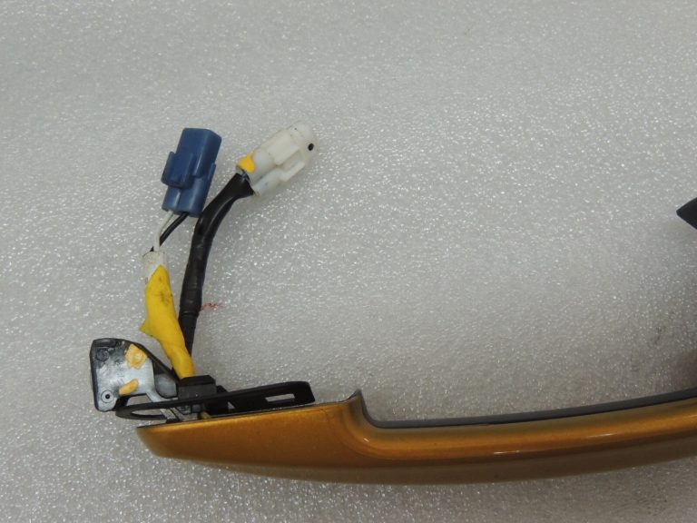 Suzuki Vitara LY IV bezatslēgas durvju rokturis priekšējais kreisais vai labais DBH 8281057830ZCC