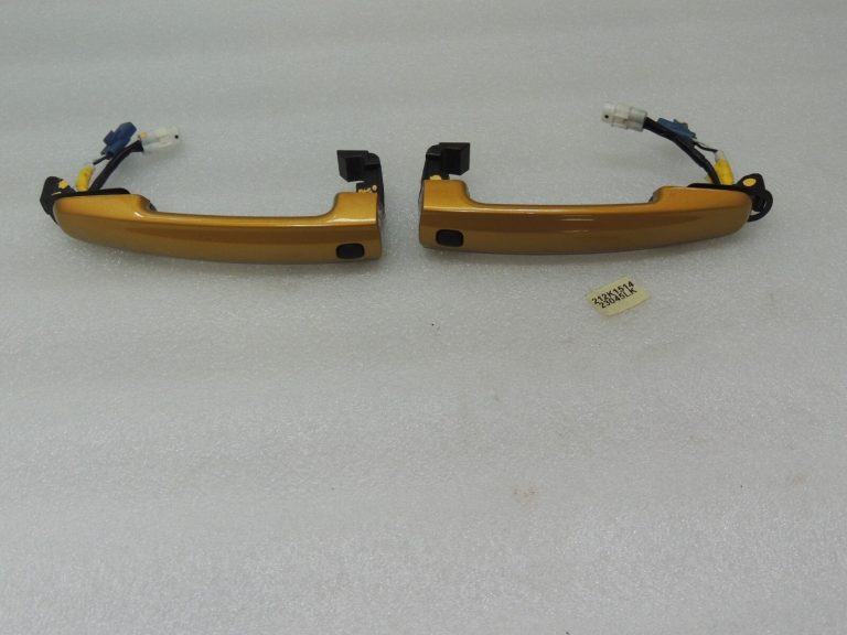 Suzuki Vitara LY IV bezatslēgas durvju rokturis priekšējais kreisais vai labais DBH 8281057830ZCC