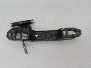 Suzuki Vitara LY IV LY IV ārējo durvju rokturu turētājs aizmugurējā labajā pusē 82831-63J40