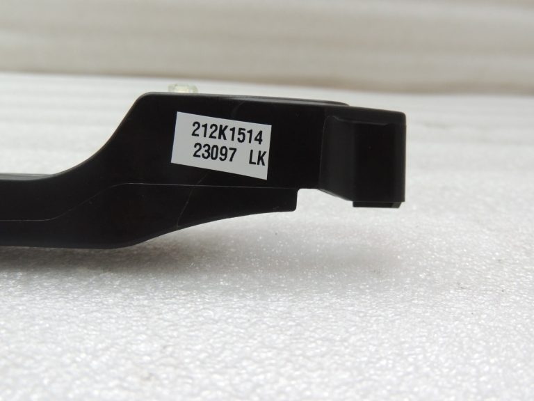 Suzuki Vitara LY IV LY IV ārējo durvju rokturu turētājs aizmugurējā labajā pusē 82831-63J40