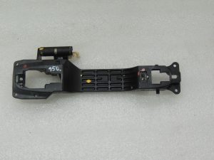 Suzuki Vitara LY IV ārējo durvju rokturu turētājs priekšējais labais 82811-63J10