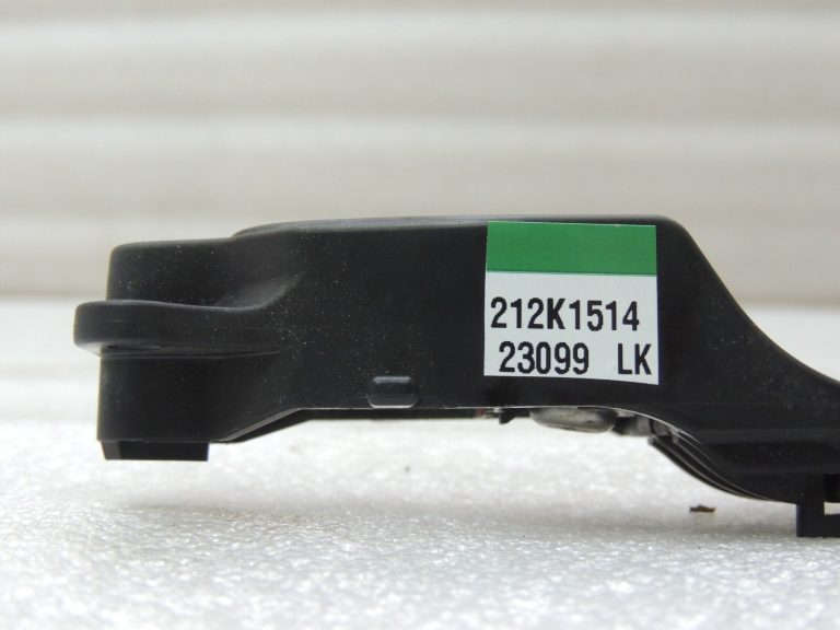 Suzuki Vitara LY IV ārējo durvju rokturu turētājs priekšējais labais 82811-63J10