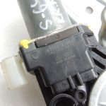 Suzuki Vitara LY IV Aizmugurējais kreisais loga regulators ar motoru 83502-54P10 83560-61M00