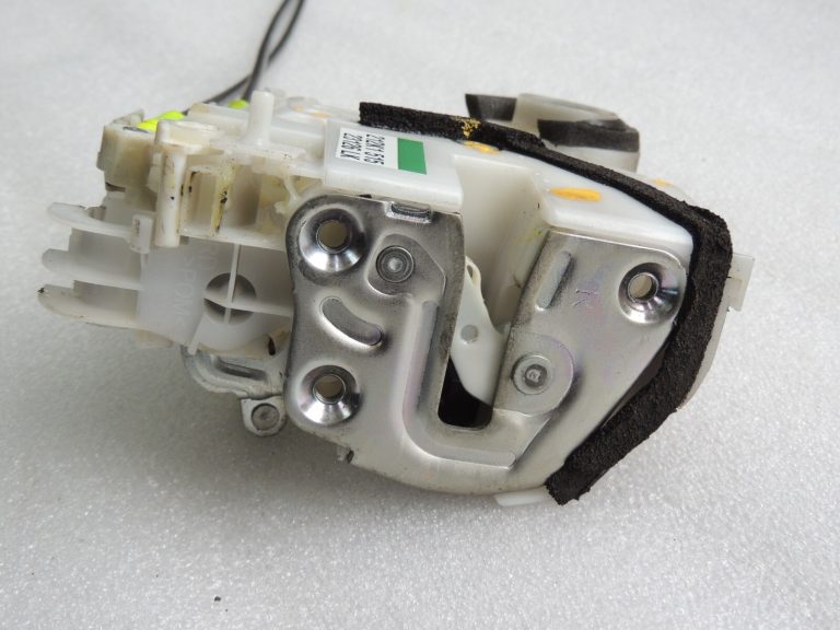 Suzuki Vitara LY IV LHD Aizmugures labās puses durvju slēdzene 82301-54P02 8230154P02