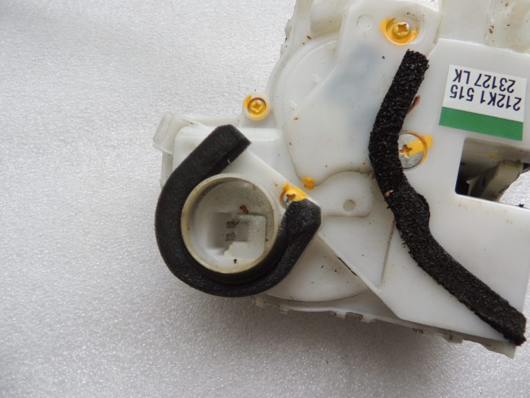 Suzuki Vitara LY IV LHD Aizmugures kreiso durvju slēdzene 82302-54P02 8230254P02