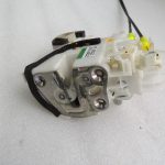 Suzuki Vitara LY IV LHD Aizmugures kreiso durvju slēdzene 82302-54P02 8230254P02