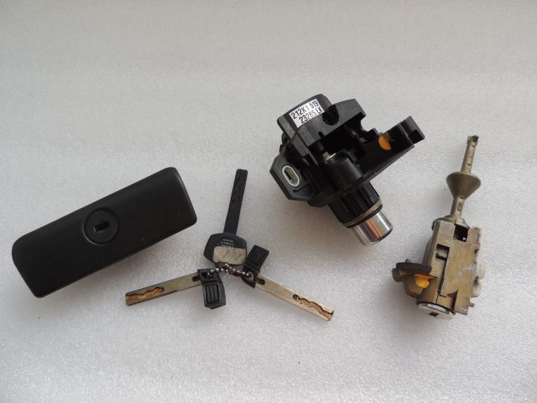 BMW E90 durvju slēdzeņu atslēgu cilindru komplekts 51217162427