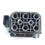 Jeep Grand Cherokee IV WK2 pneimatiskās balstiekārtas sūkņa vadības vārsta bloks 68087233AA