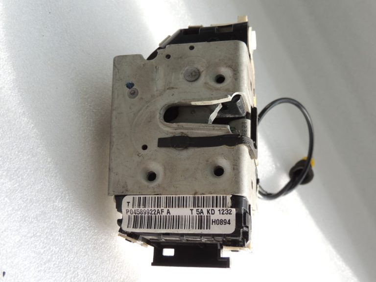 Jeep Grand Cherokee IV WK2 Aizmugures labās puses durvju slēdzene P04589922AF