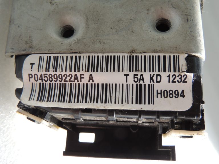 Jeep Grand Cherokee IV WK2 Aizmugures labās puses durvju slēdzene P04589922AF
