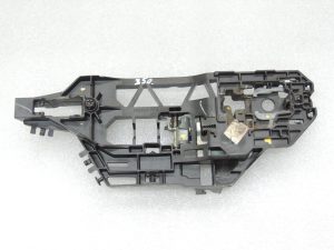 Lancia Thema II LX Aizmugurējā kreisā aizmugurējā kreisā ārdurvju roktura rāmis K04589860AI