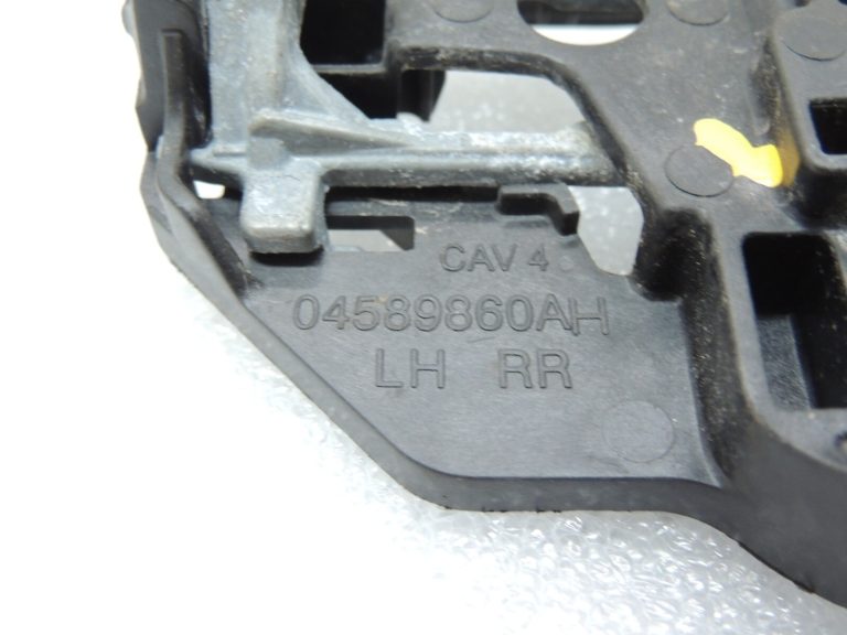 Lancia Thema II LX Aizmugurējā kreisā aizmugurējā kreisā ārdurvju roktura rāmis K04589860AI