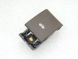 Lancia Thema II LX Priekšējā pārsega atbrīvošanas rokturis K1PS72HL1AC K68085761AA
