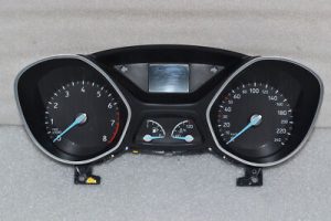 Ford Focus III 1.0i benzīna spidometra mērinstrumentu komplekts F1ET-10849-BAK