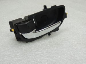 Toyota Corolla E18 Yaris P13 Iekšējo durvju rokturis priekšējais vai aizmugurējais kreisais 69206-0D280