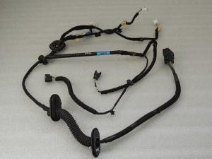 Renault Trafic III priekšējo labo durvju instalācija 93457963 241246578R