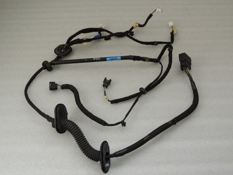 Renault Trafic III priekšējo labo durvju instalācija 93457963 241246578R