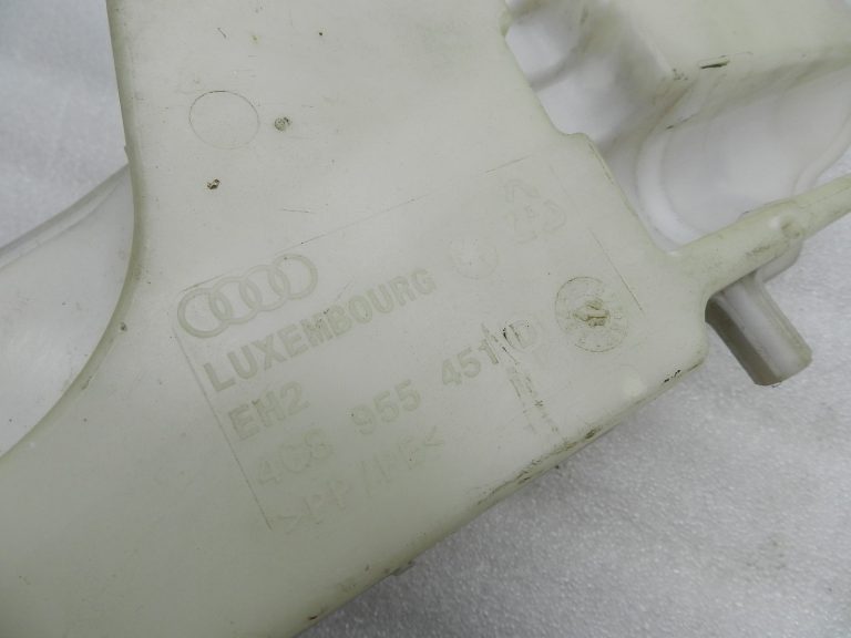 Audi A6 oriģinālā stikla tīrītāju ūdens tvertne