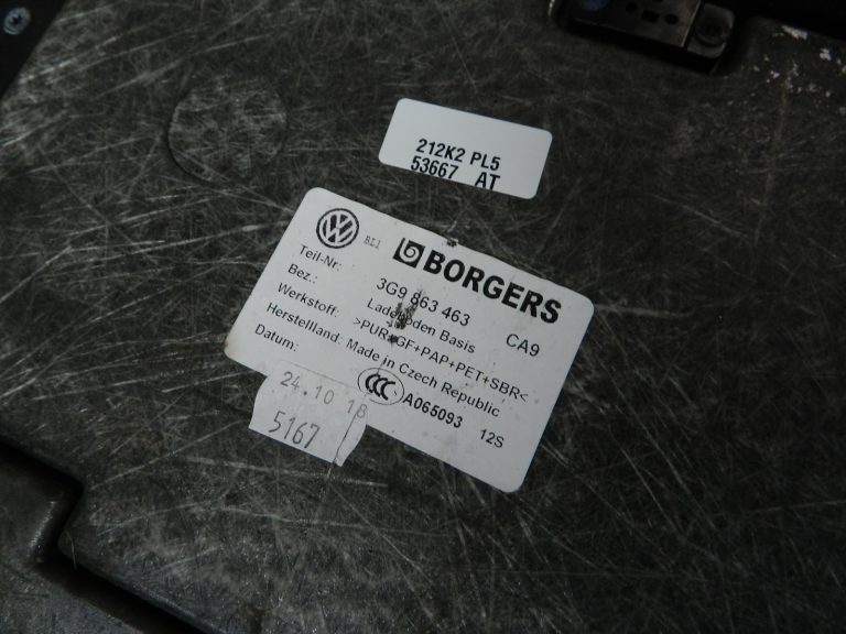 VW Passat oriģinālais bagāžas nodalījuma paklājs bagāžas nodalījuma grīda DEFEKTĪVA!